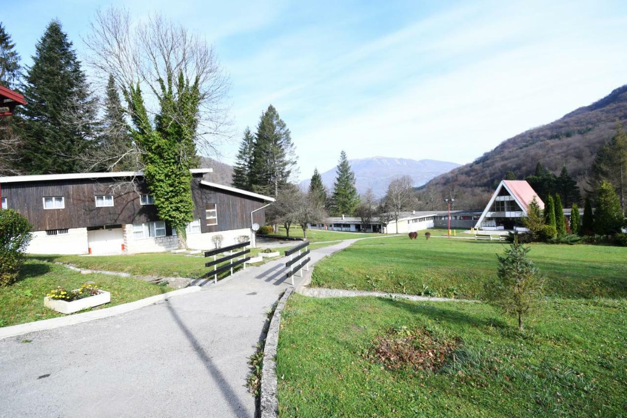 Np Sutjeska Paviljon A Hotel Tjentiste Exterior photo