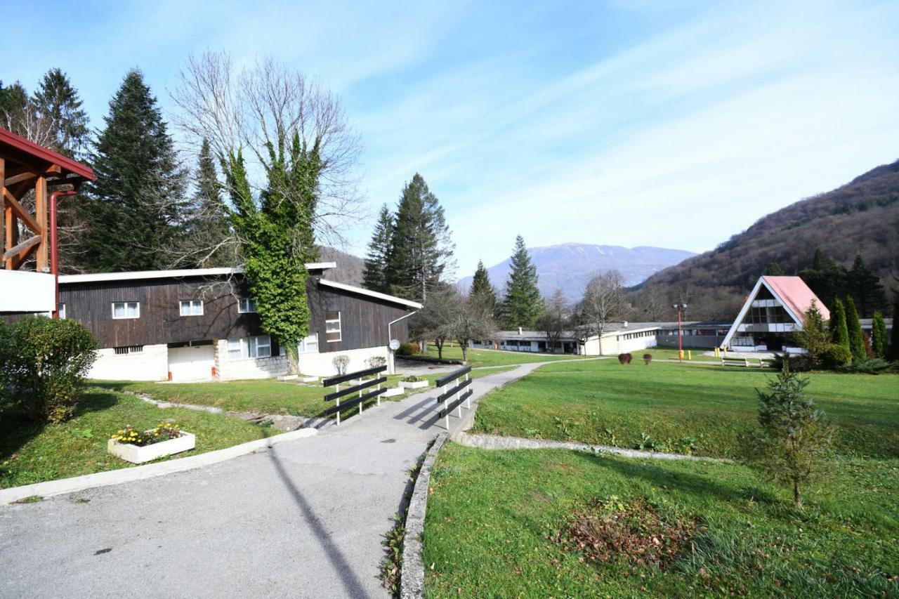 Np Sutjeska Paviljon A Hotel Tjentiste Exterior photo